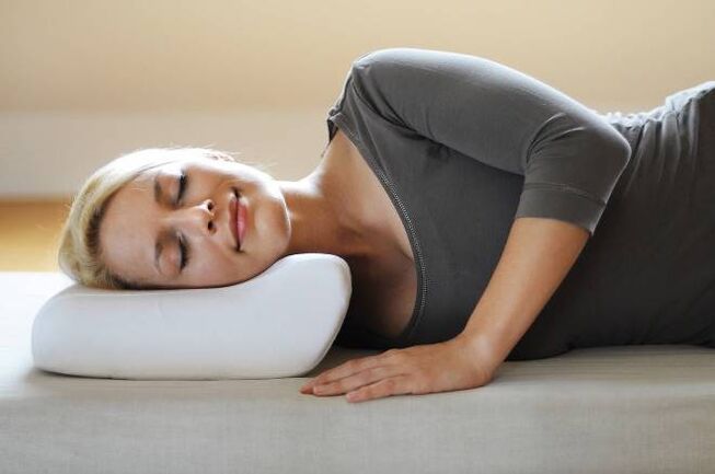 Codladh ar Pillow Ortaipéideach mar Osteochondrosis Ceirbheacs a Chosc