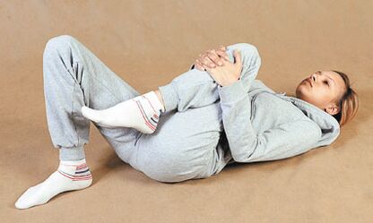 cleachtaí le haghaidh arthrosis an comhpháirteach glúine