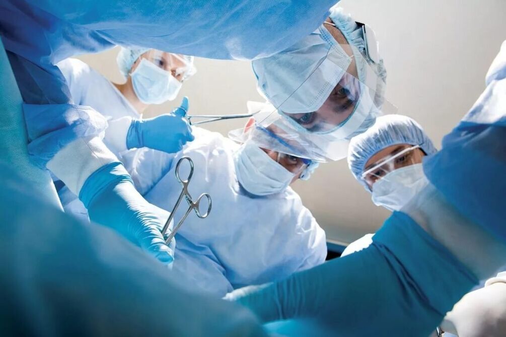 Le haghaidh osteochondrosis thoracach casta, déantar máinliacht